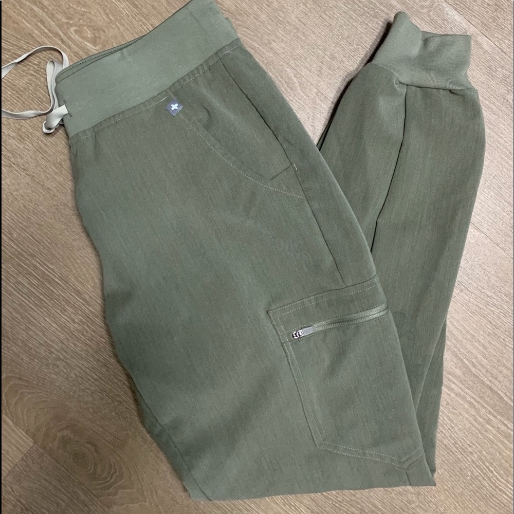 Figs Heather Olive S/R Zamora